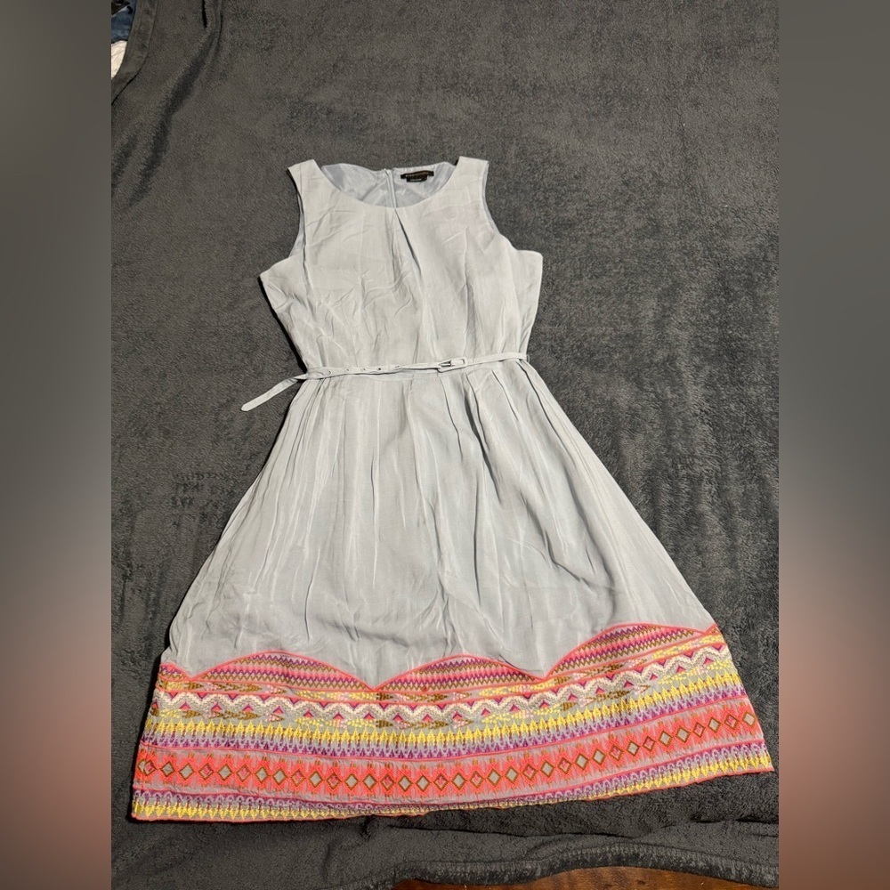 BCBGMaxAzria Light Gray Dress with Vibrant Hem. 🌹🩵 NEW WITHOUT TAG 🩵🌹 - Picture 3 of 10